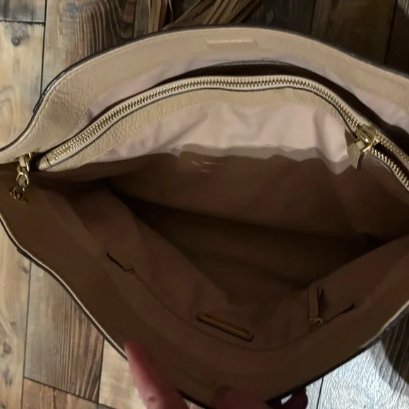 Tory Burch Shoulder Bag with Chain Straps - Picture 4 of 5